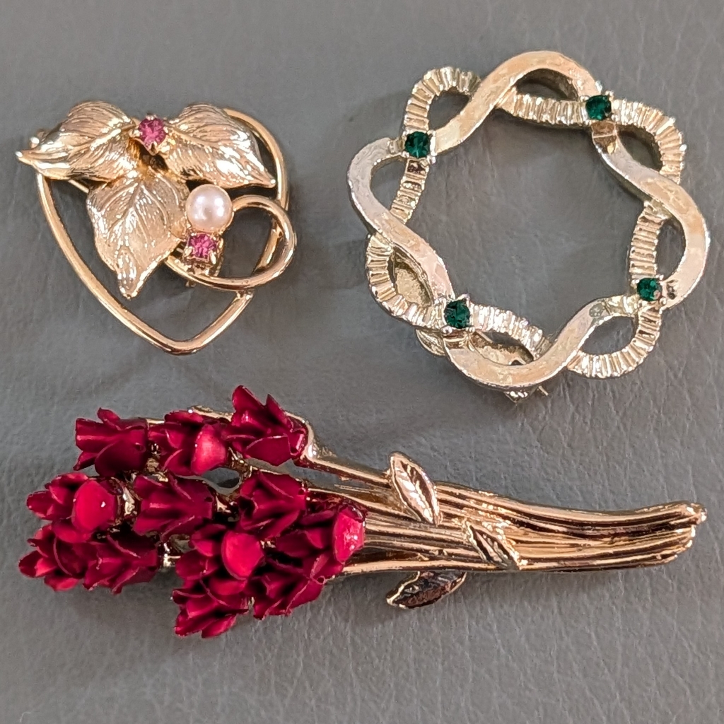 Vintage Danbury Mint Red Rose Bouquet Brooch Plus Two More 32$